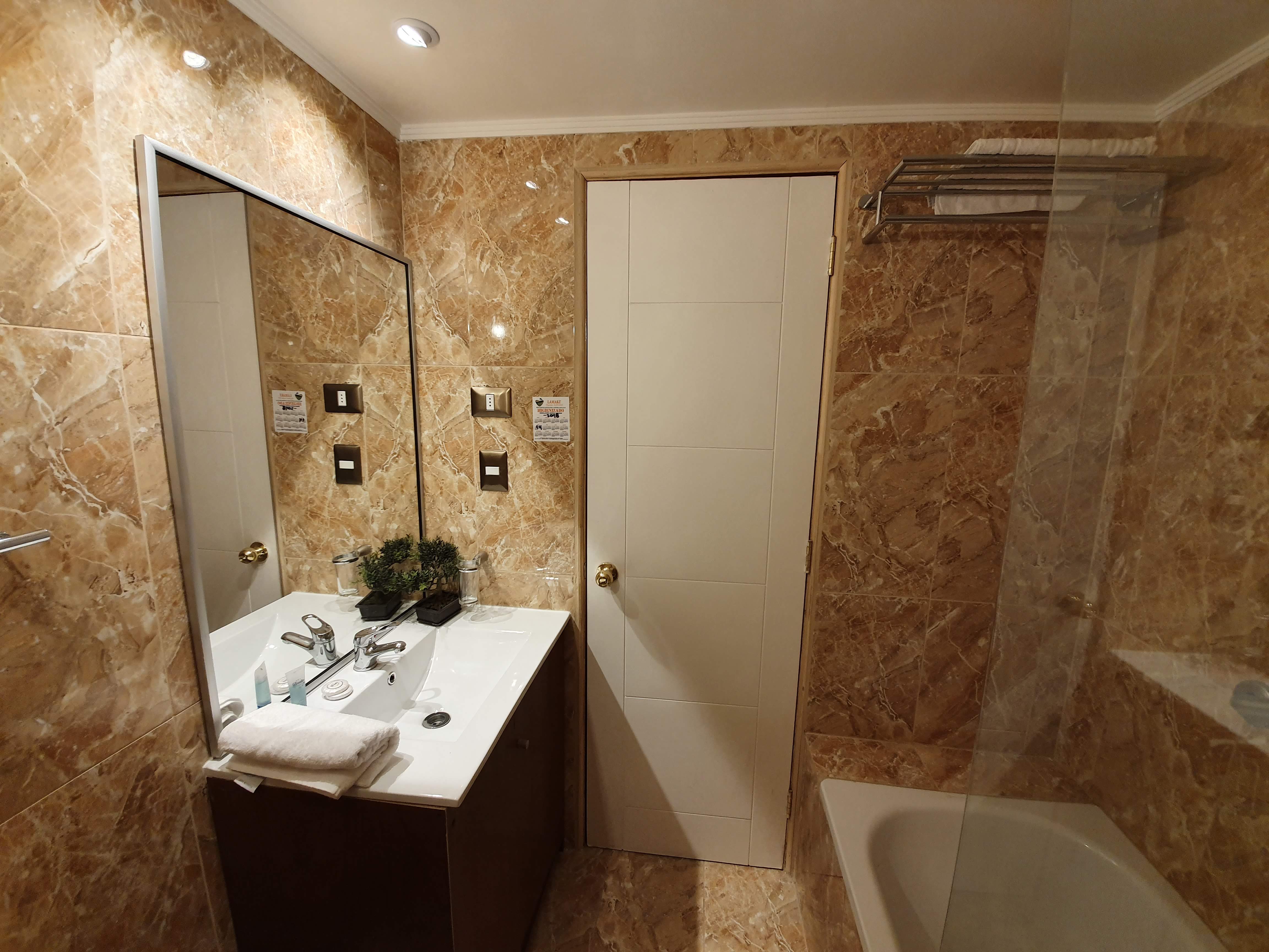 Baño Habitación Twin — Hotel Brasilia